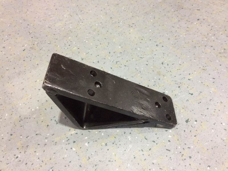 Engine suspension upper bracket, 45 degrees, hole spacing-2