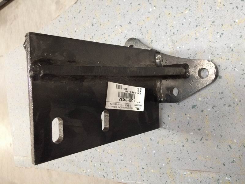 Кронштейн задней подвески верхний правый-2