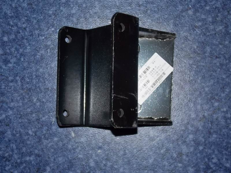 Engine left front bracket assembly