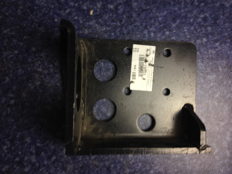 Кронштейн задней подвески верхний левый