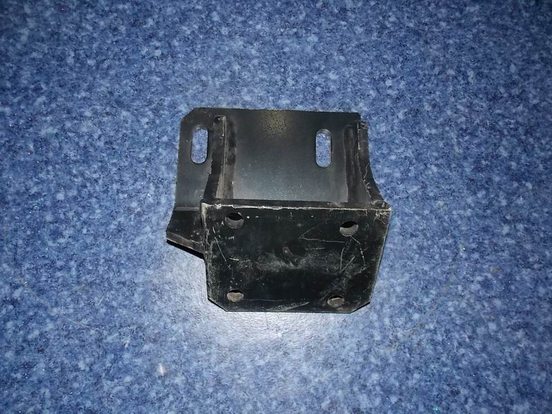 Rear suspension lower right bracket-1