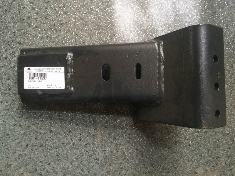 Нижний кронштейн передней подвески (симметричная деталь)