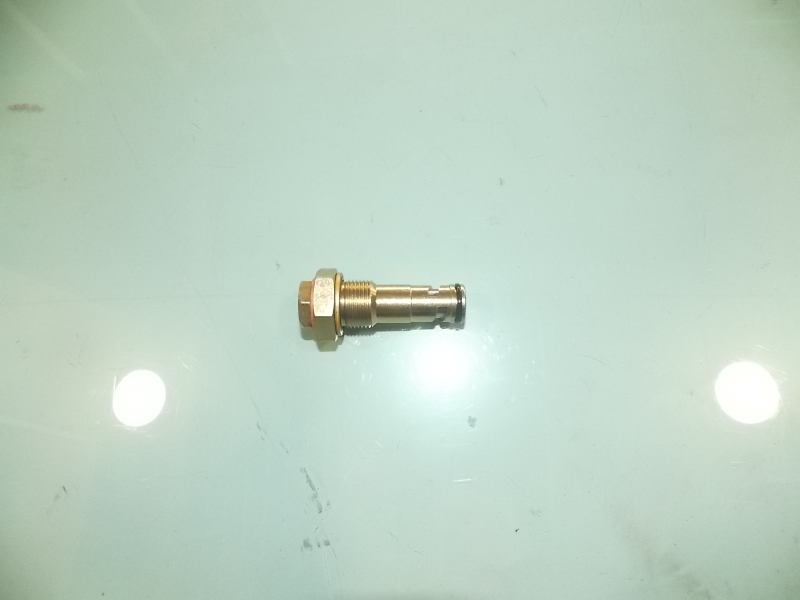 Pressure regulating valve assembly