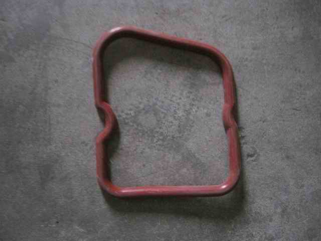 Front cylinder head cover assembly