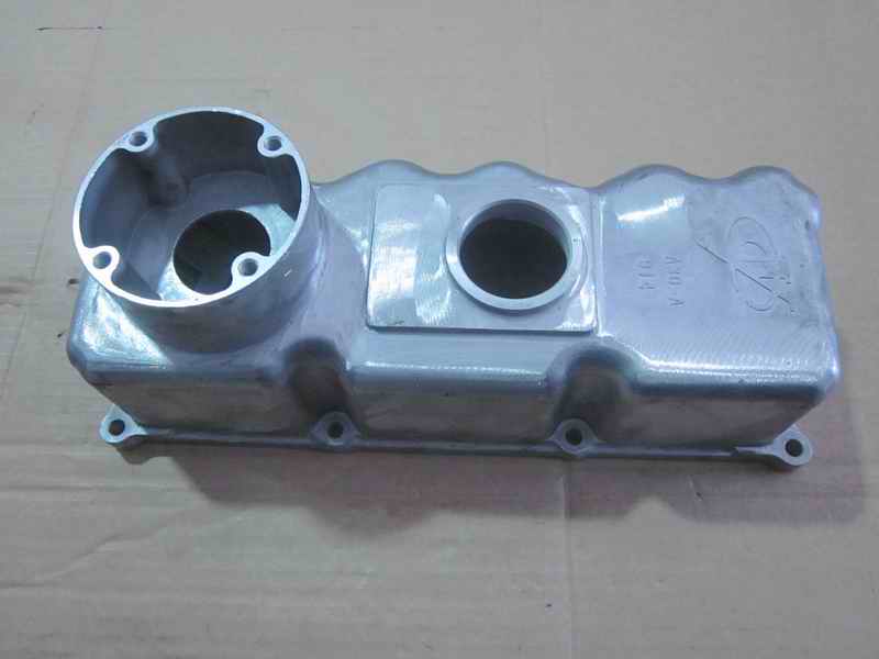 Front cylinder head cover