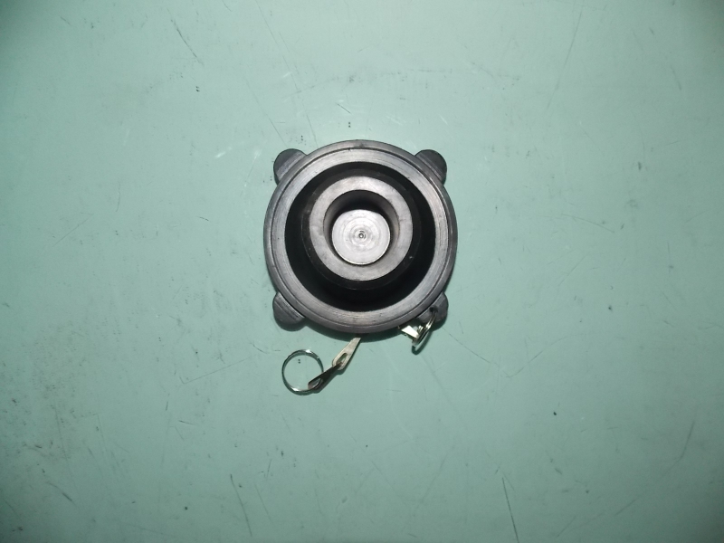 Добавьте масляную пробку; установить на головку блока цилиндров-1