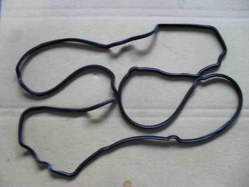 Cylinder head cover pad