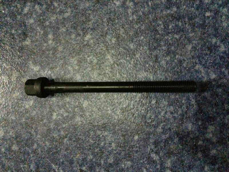 Дополнительный болт головки блока цилиндров