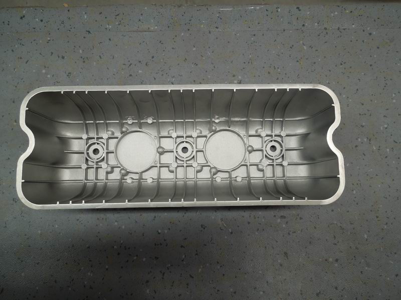Front cylinder head cover