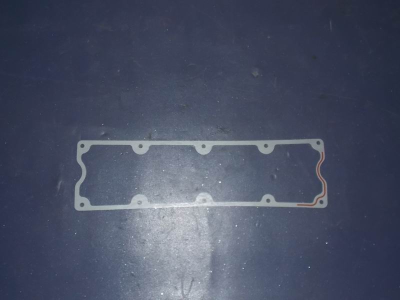 Cylinder head cover pad