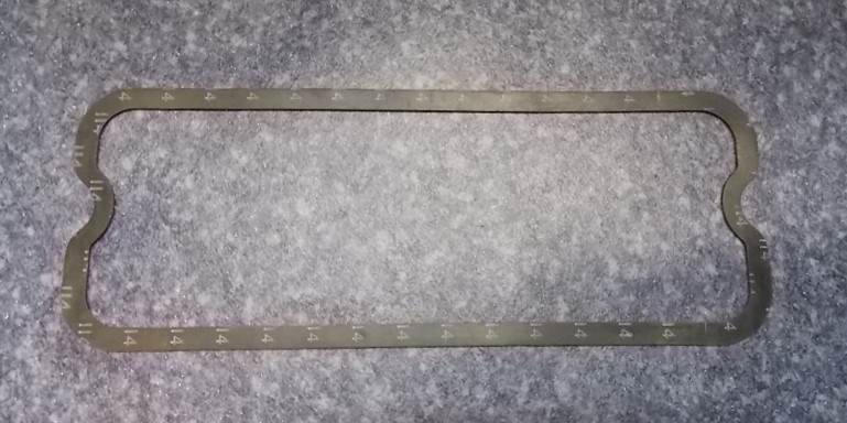 Cylinder head cover pad