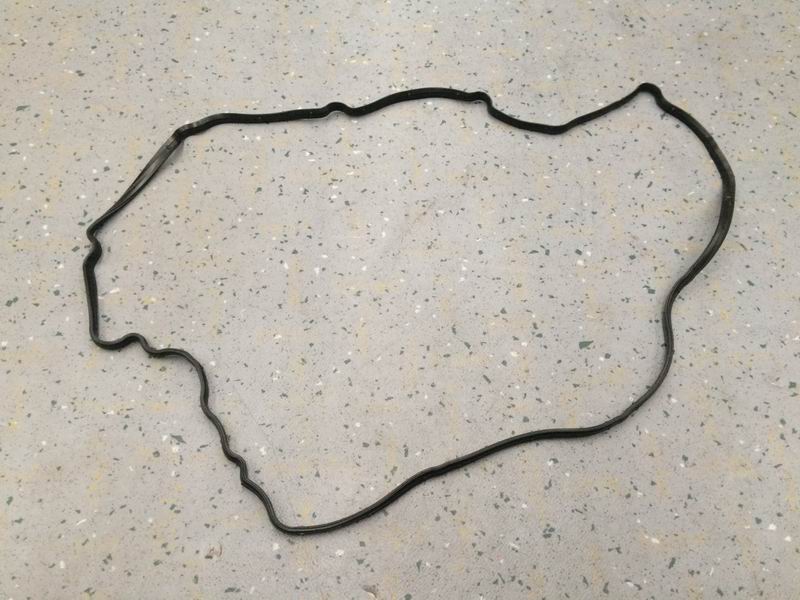 Cylinder head cover pad