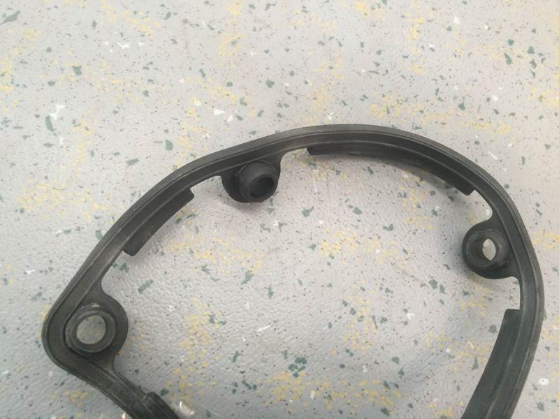 Rocker chamber cover sealing gasket