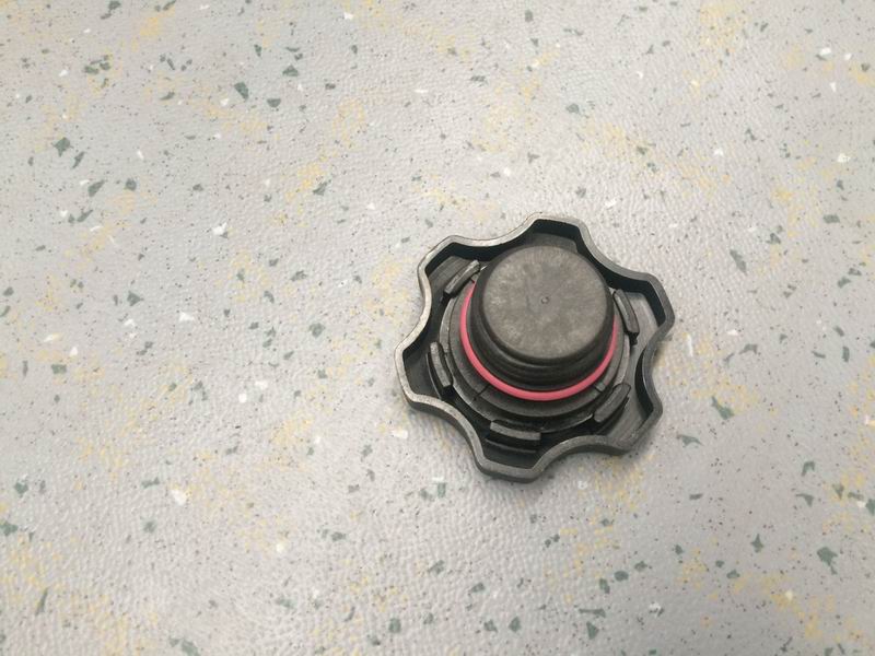 Добавить масляную крышку; содержит уплотнительное кольцо