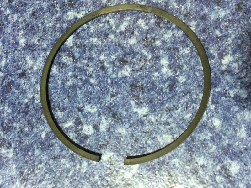 Piston ring; single cylinder group; contains 3 pieces; can be replaced by 1004-01914