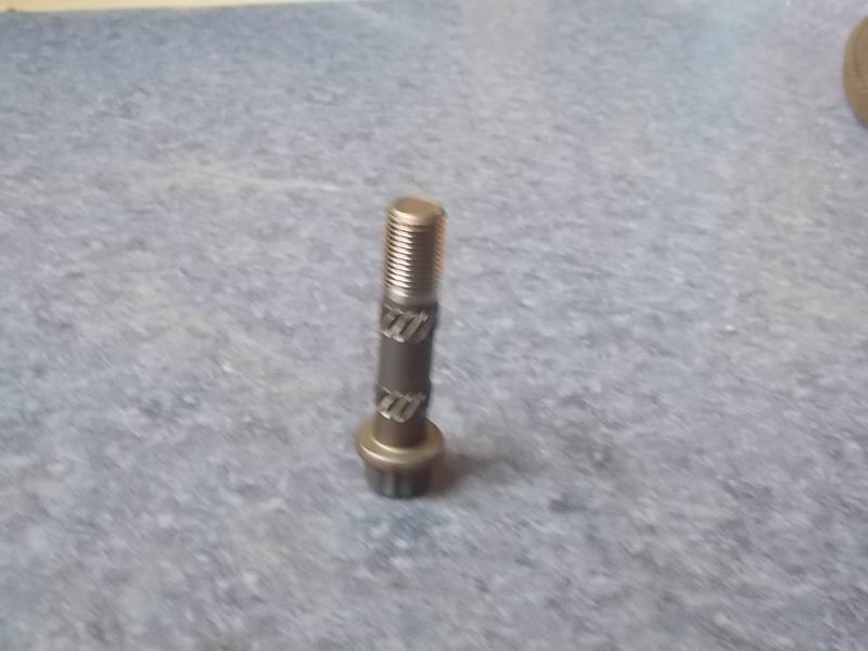 Connecting rod bolts-1