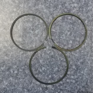 Поршневое кольцо; одноцилиндровая группа; содержит 3 шт.; можно заменить на 1004-01089