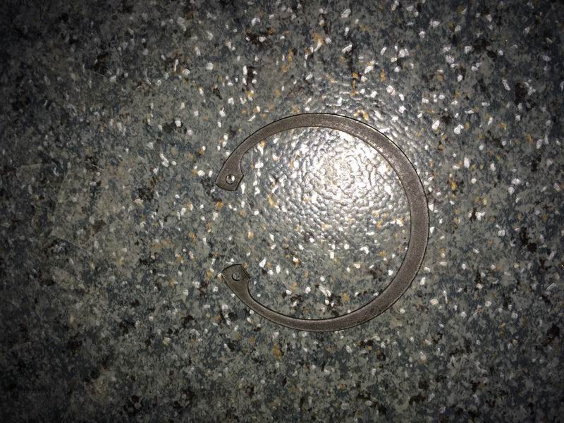 Стопорное кольцо поршневого пальца