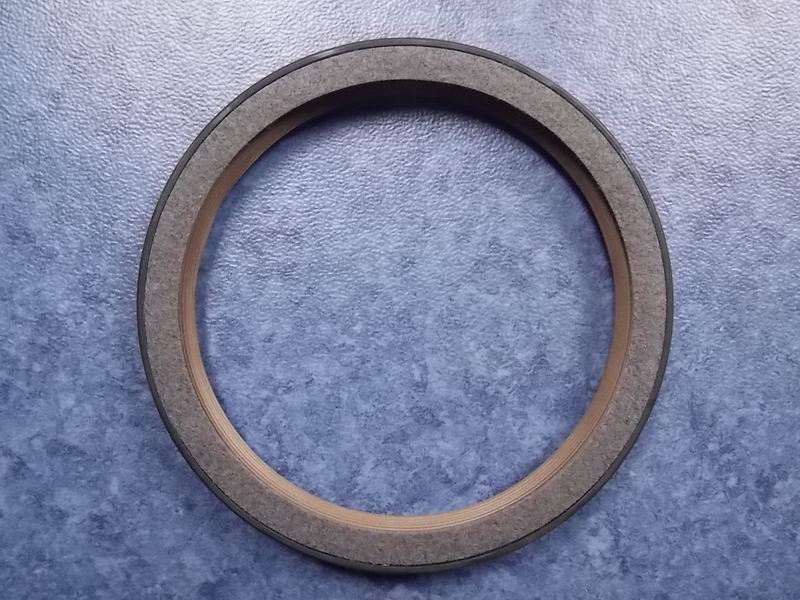 Сальник после коленвала; можно заменить на 1005-01878