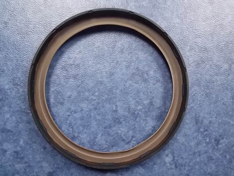 Сальник после коленвала; можно заменить на 1005-01878-1