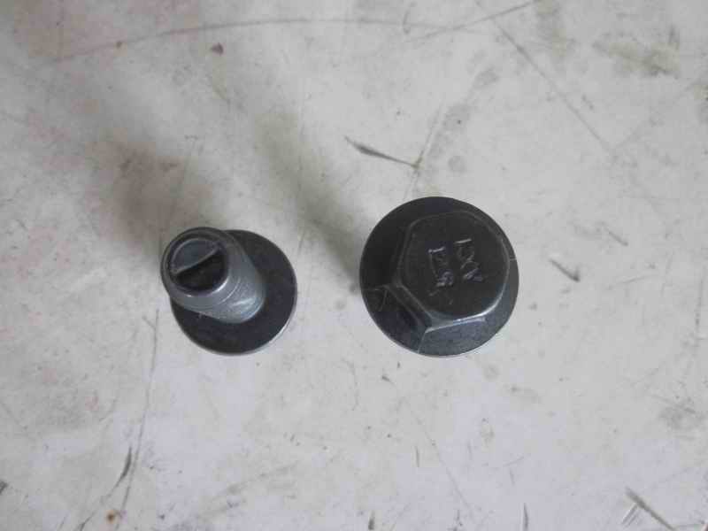Torsional vibration shock absorber bolts-1