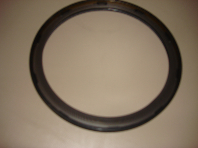 Задний сальник коленвала; можно заменить на 1005-00515