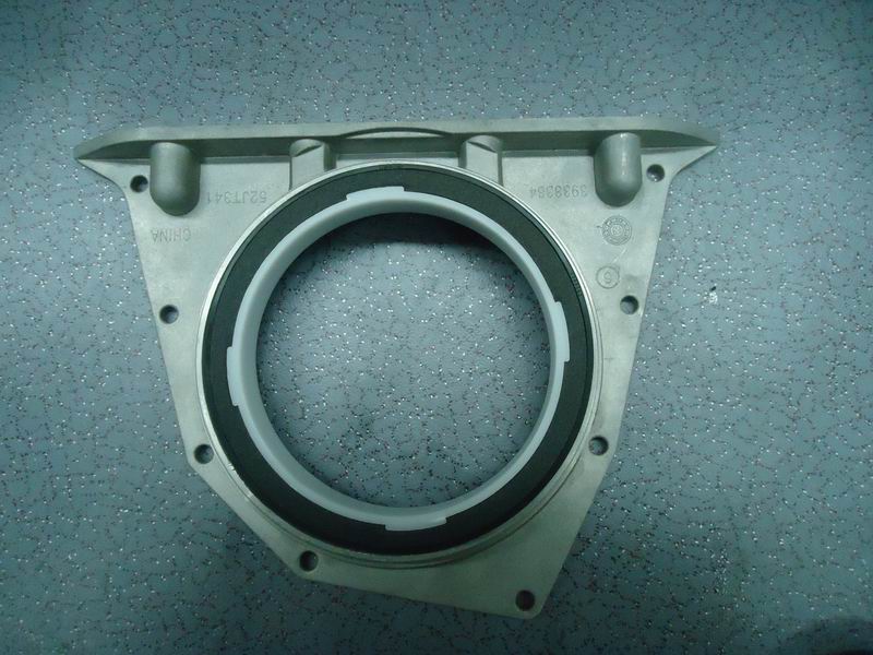 Посадочное место заднего сальника коленвала; задний сальник