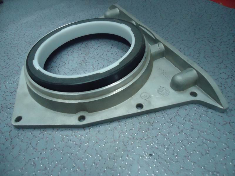 Посадочное место заднего сальника коленвала; задний сальник-2