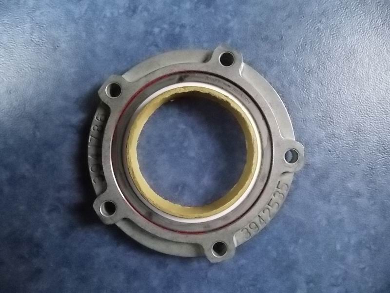 Crankshaft front oil seal and seat ring joint