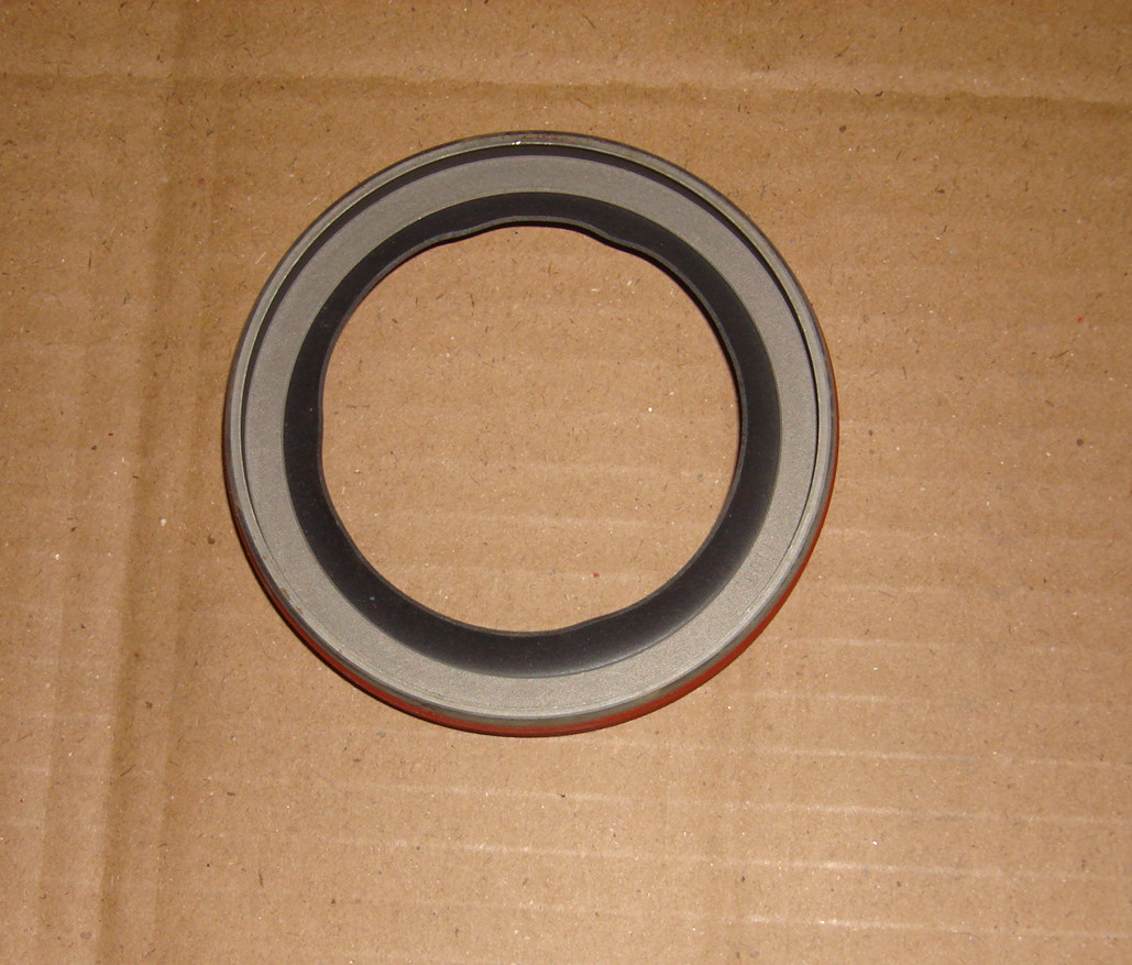 Oil seal in front of crankshaft; can be replaced by 1005-03218