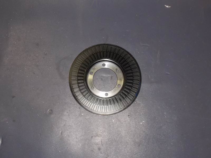 Гаситель вибрации тягового колеса