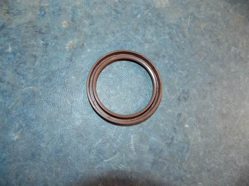 Сальник распределительного вала