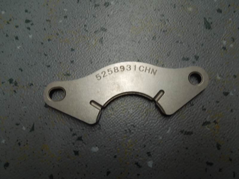 Camshaft thrust plate