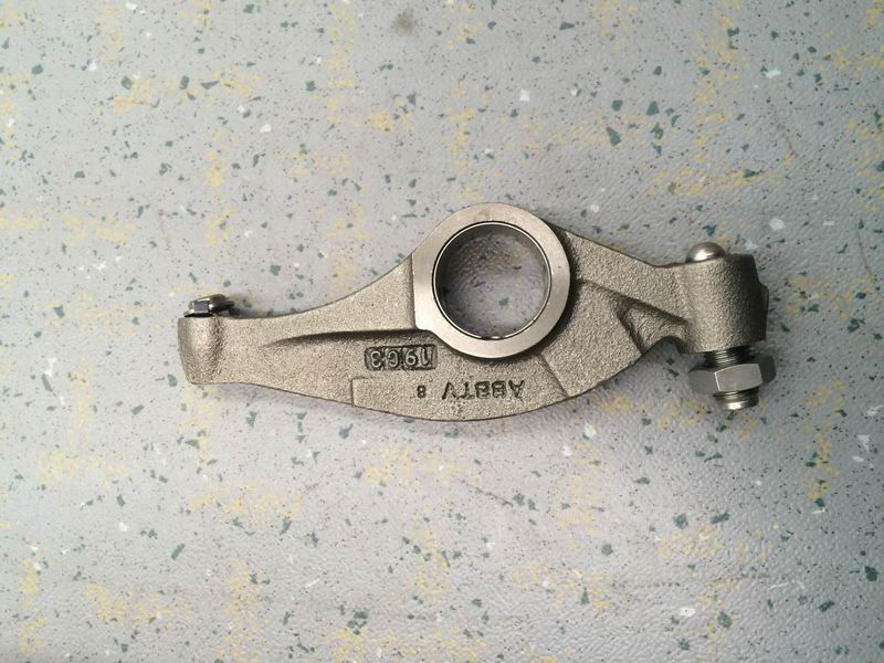 Коромысло выпускного клапана; 2/4/6 цилиндров