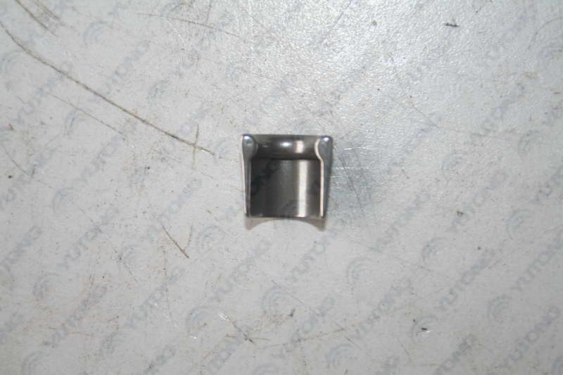 Valve lock clip