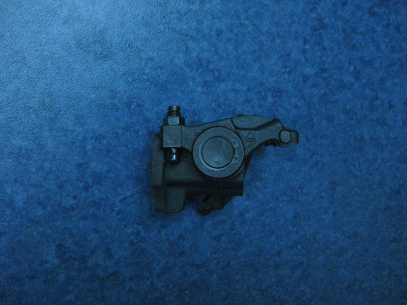 Rocker and rocker arm support (middle)-2