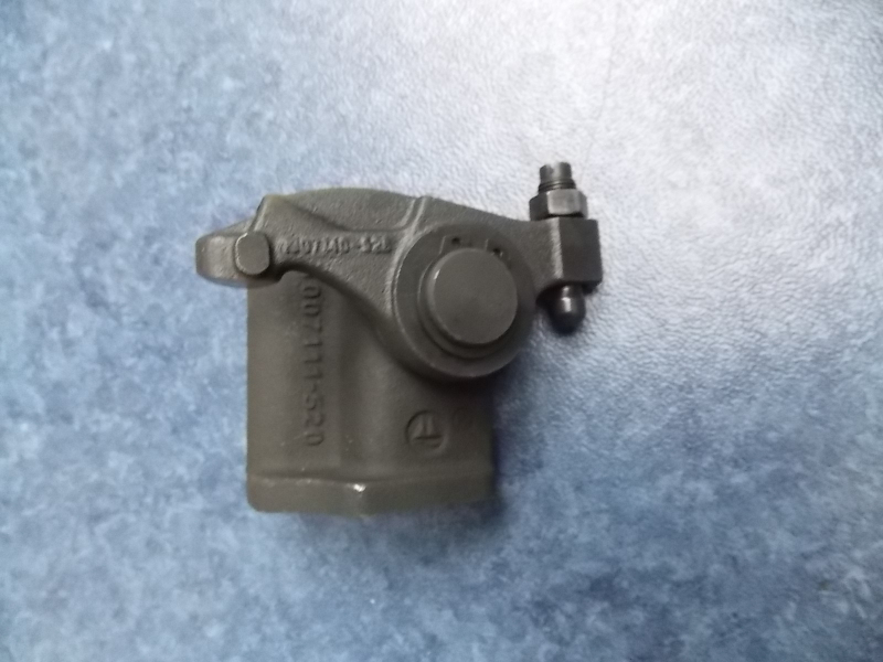 Коромысло и опора коромысел (спереди)