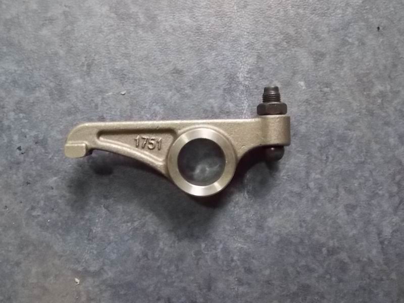 Коромысло впускного клапана в сборе