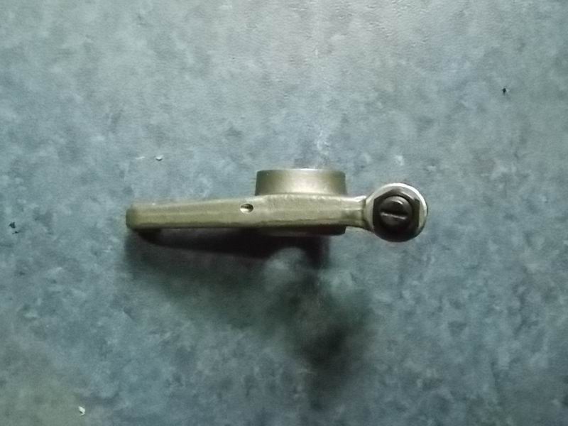 Коромысло впускного клапана в сборе-1