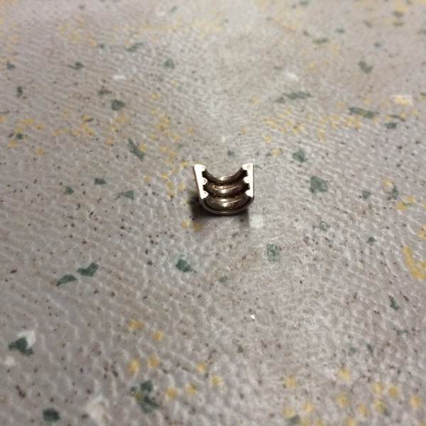 Valve lock block