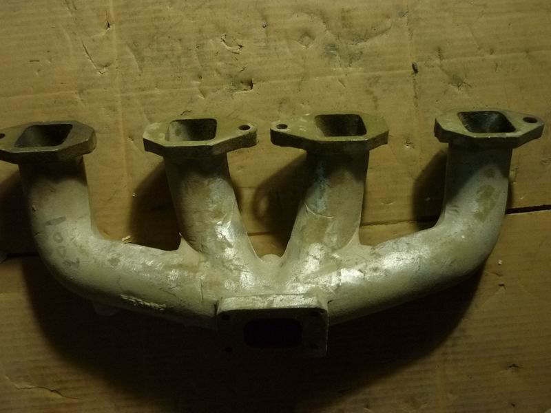 Exhaust manifold square