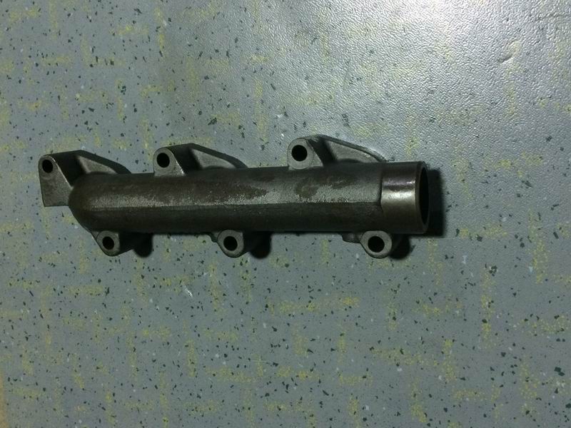 Front exhaust manifold