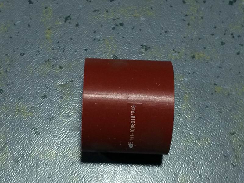 Соединительный шланг на выходе компрессора