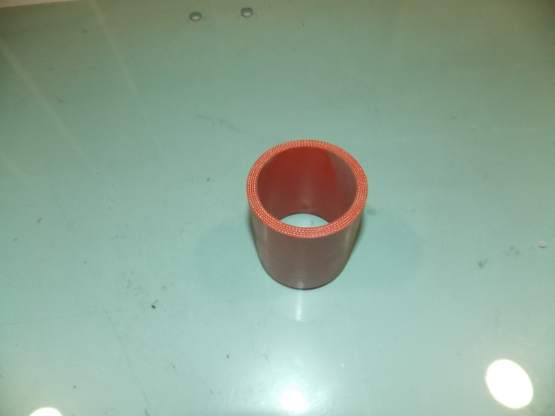 Соединительный шланг на выходе компрессора