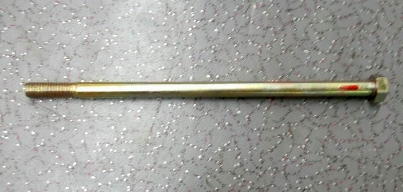 Болты крепления впускной трубы