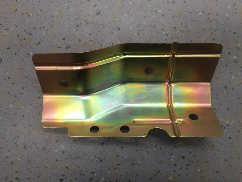 Rear exhaust pipe heat insulation cover