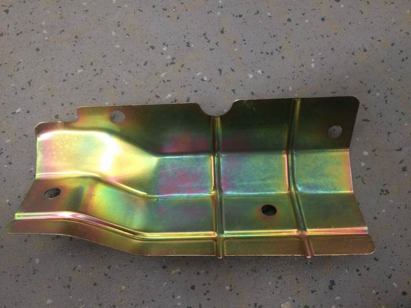 Front exhaust pipe heat insulation cover