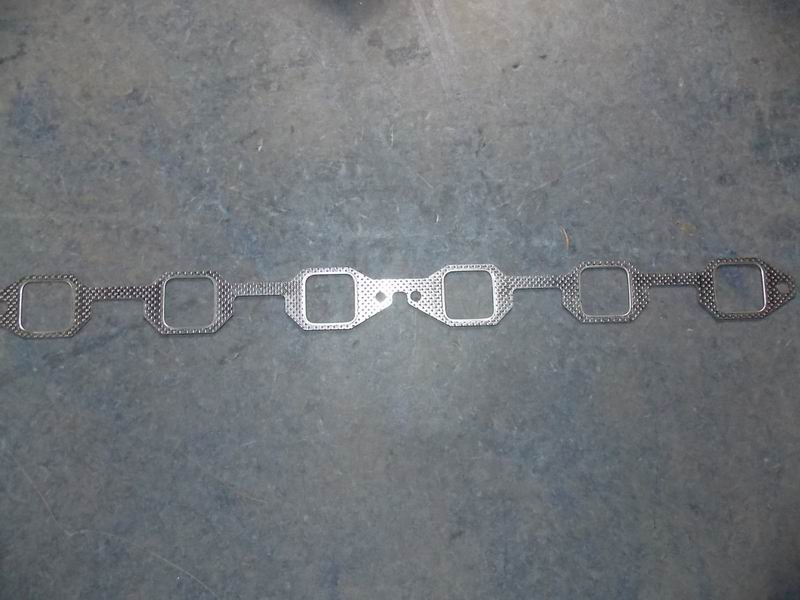 Exhaust manifold pad assembly