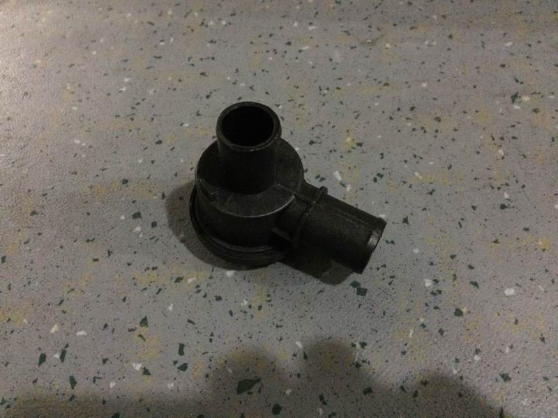 Противопомпажный клапан; можно заменить на 1000-00485