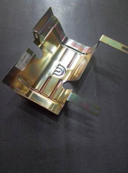 Upper heat shield-exhaust pipe